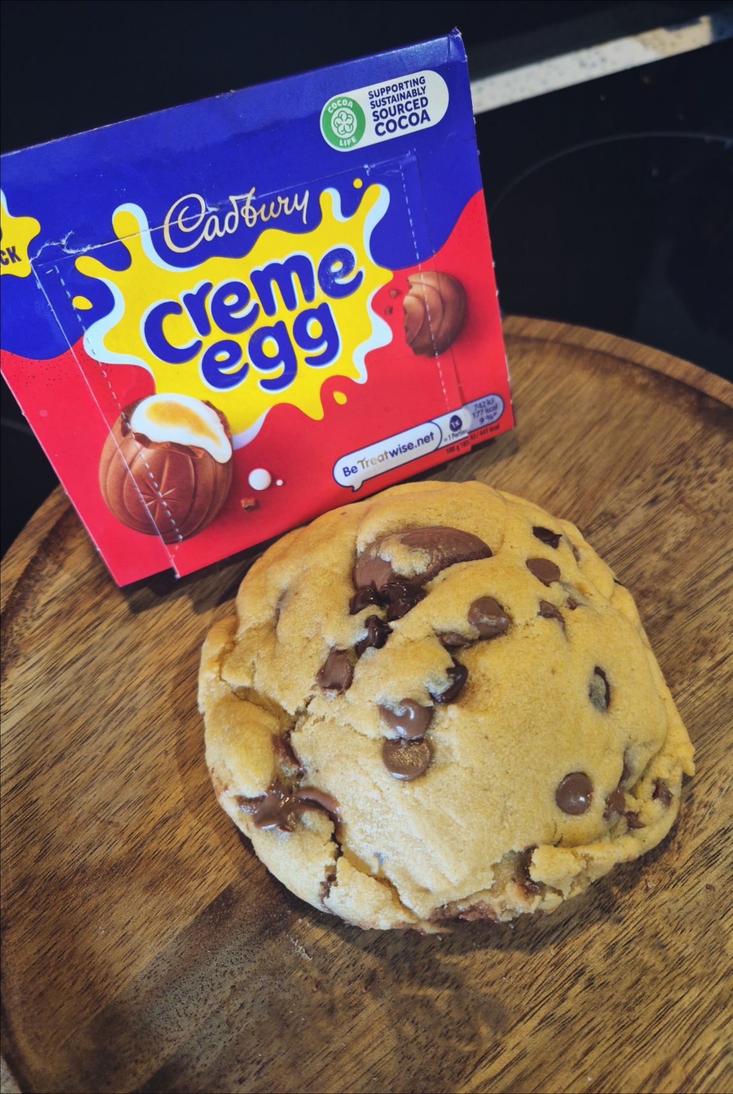 Stuffed Creme Egg Cookie!