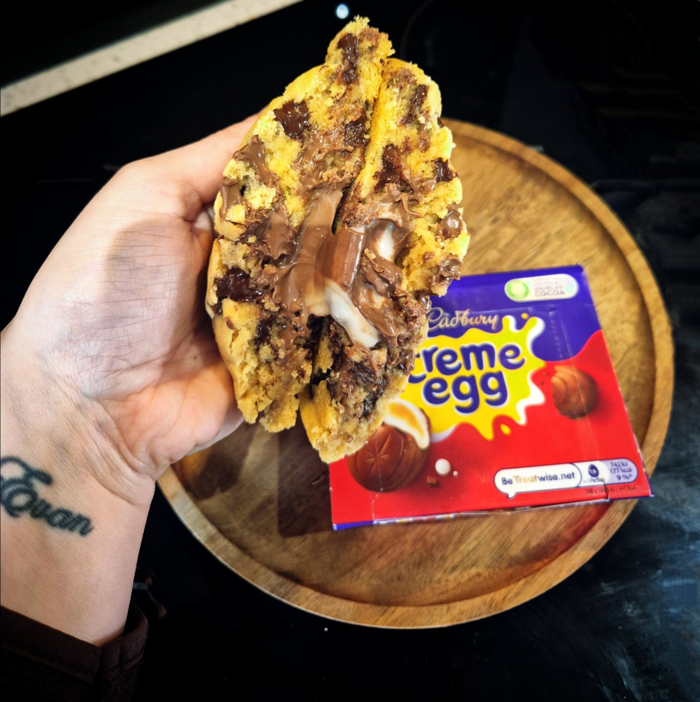 Stuffed Creme Egg Cookie!